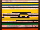une peinture abstraite représentant une voiture sur un fond rayé coloré