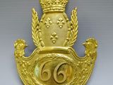 une image représentant une assiette en or surmontée d'une couronne