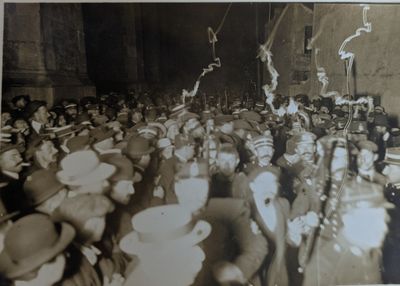 a large group of people that are standing in front of a building