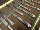 a lot of knives that are on the table