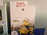 une boîte sur laquelle figure l'image d'un Minion et une boîte sur laquelle figure l'image d'un Minion