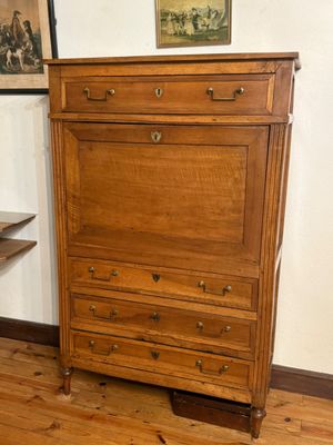 Secrétaire Louis XVI en noyer, montants de section carrée à …