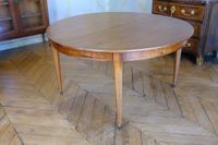 Table de salle à manger de forme ovale en acajou reposant su… (photo 2)