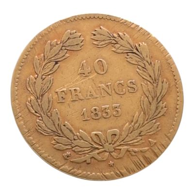 un gros plan d'une pièce de monnaie ornée d'une couronne