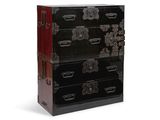 une commode noire comportant de nombreux tiroirs