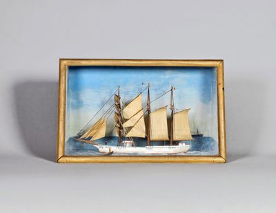 Le voilier SM 961. Diorama. H : 15,5 cm - L : 25 cm - P : 9,…