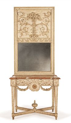 un miroir et une table sur laquelle est posé un miroir