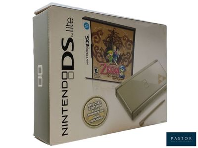 La Nintendo 3DS se trouve dans la boîte, avec le jeu à l'intérieur.