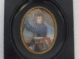 portrait d'un homme en uniforme militaire tenant un oiseau