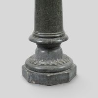 Sellette ou colonne en marbre à base octogonale surmonté d'u… (photo 2)