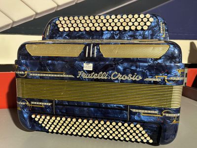 Accordéon d'occasion FRATELLI CRUSIO bleu marbré. - Photo 1
