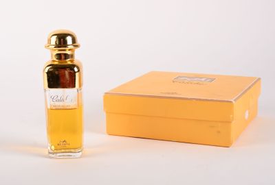 an image of a bottle of perfume sitting next to a box