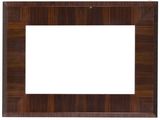 un cadre photo en bois sur fond blanc