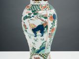 an image of a vase with a bird on it sitting on a table