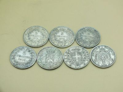 Ensemble de sept pièces de monnaies en argent composé de trois pièces  - Photo 1