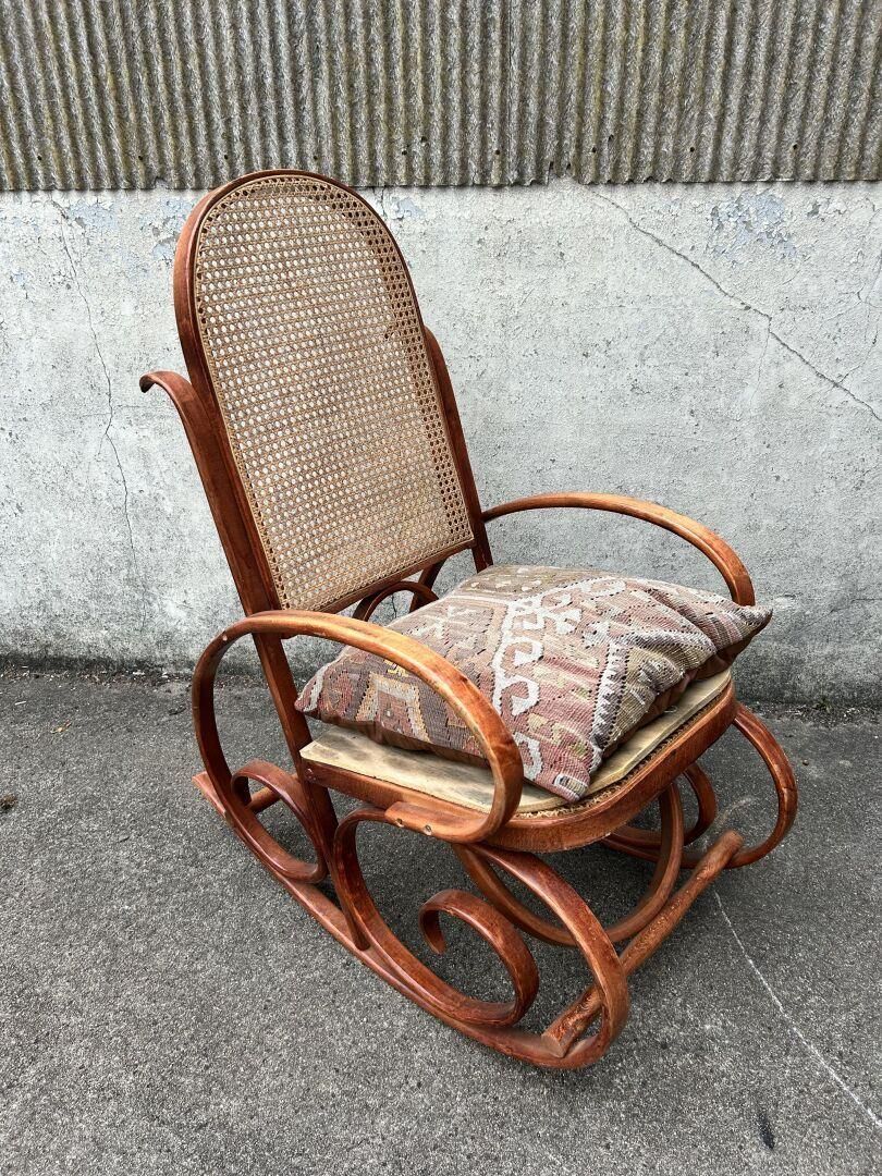 Rocking-chair chair en bois thermoformé