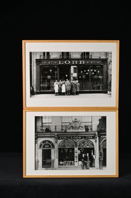 deux photos en noir et blanc représentant des personnes debout devant un immeuble