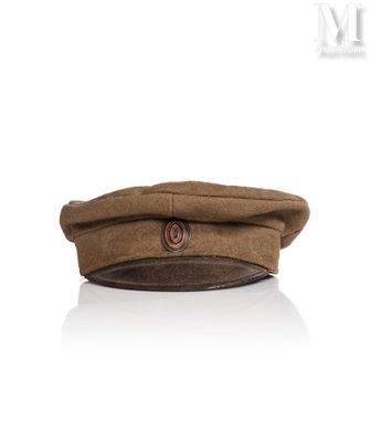 une image représentant un chapeau marron orné d'un bouton