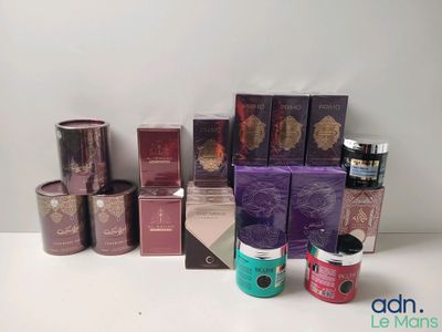 certains produits sont posés les uns à côté des autres sur la table