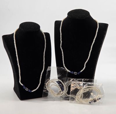 PERLES. Réunion de cinq colliers perles de culture et perles…