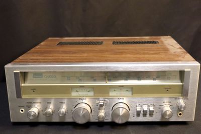 an old radio receiver with a wooden panel on top of it