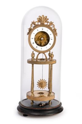 PENDULE en bronze doré en forme de temple à quatre colonnes reposant s - Photo 1