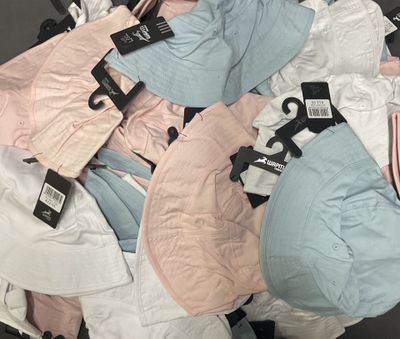 une pile de sous-vêtements posée par terre
