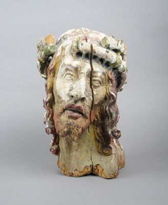 une image représentant une sculpture de Jésus portant une couronne d'épines sur la tête