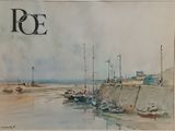 un tableau représentant un port avec des bateaux amarrés au bord de l'eau