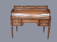 Bureau à cylindre en acajou et placage d'acajou.