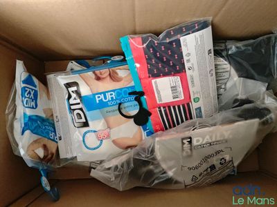 une boîte contenant de nombreux objets