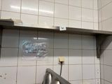 une photo d'une cuisine avec un évier et un micro-ondes