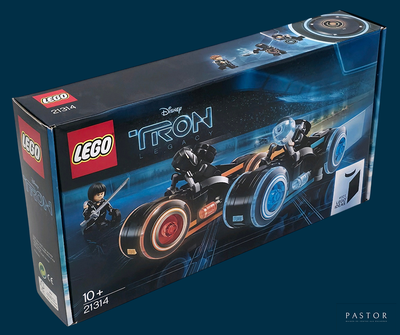 une boîte contenant un ensemble Lego Tron