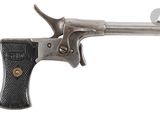 un vieux fusil avec une poignée en bois sur fond blanc
