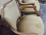many chairs that are sitting on a rug in a room