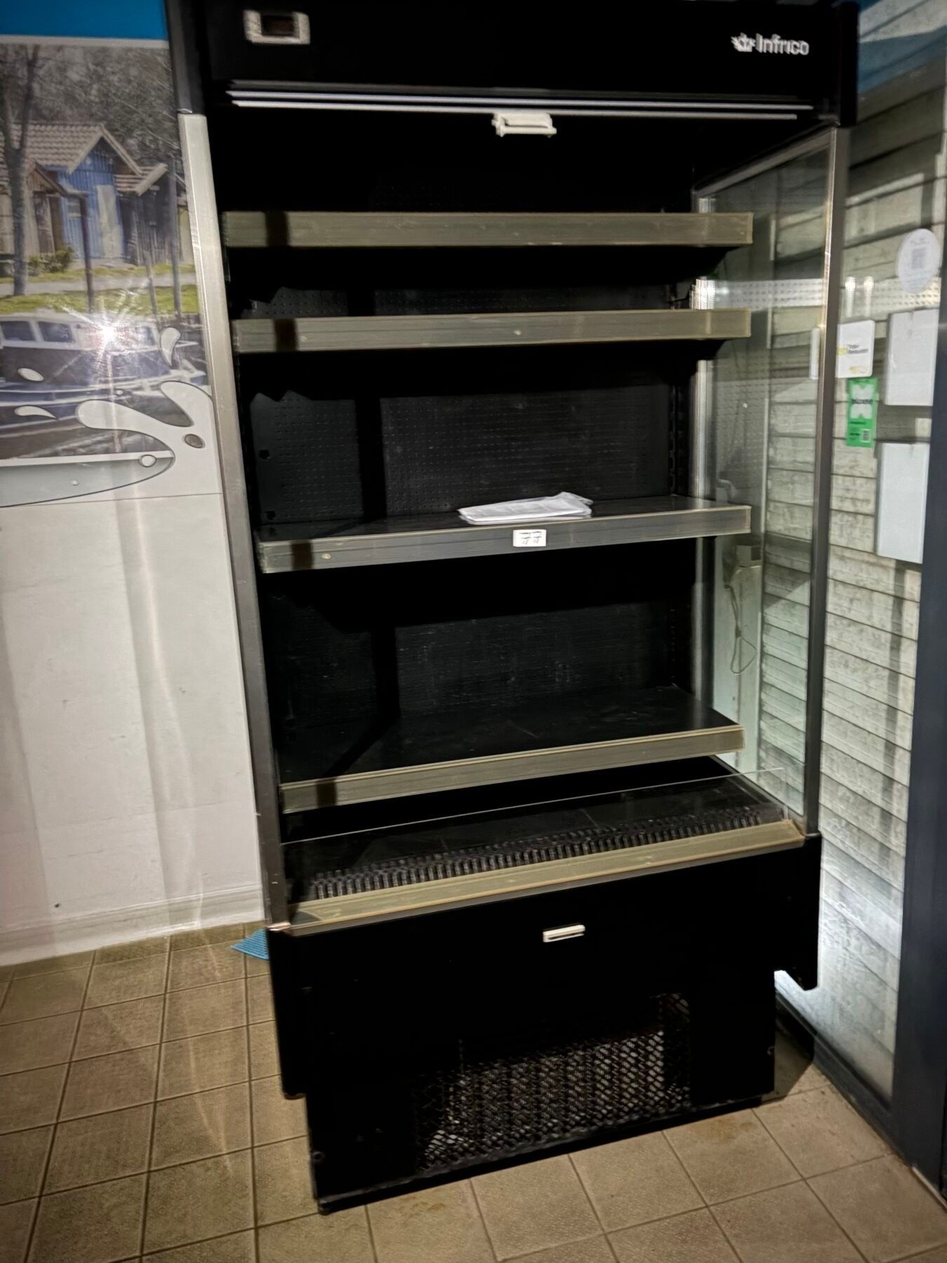 Une vitrine réfrigérée INFRICO.