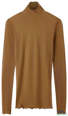 un pull à col roulé marron sur fond blanc