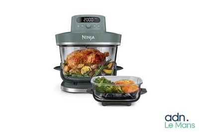 une photo d'un robot ménager et d'un saladier rempli d'aliments