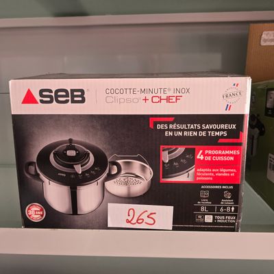 une boîte posée sur l'étagère d'un appareil électroménager