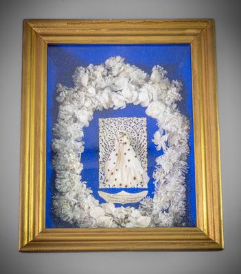 photo encadrée représentant un chat blanc, dans un cadre bleu
