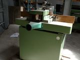 a machine that is sitting on a pallet in a warehouse