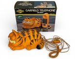 un téléphone en forme de chat orange et noir et une boîte