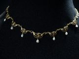 gros plan d'un collier sur un mannequin mannequin mannequin mannequin mannequin mannequin mannequin mannequin mannequin
