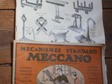 deux livres posés sur une table en bois sur laquelle est dessiné un engin