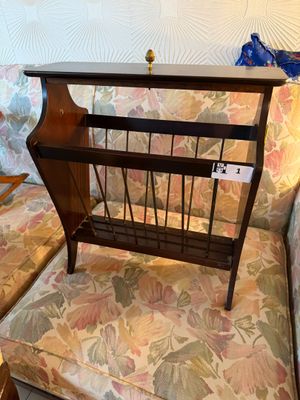 Porte revue en acajou - Dim. 46 cm H.