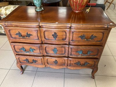 Commode en merisier. Style Louis XV, XXe. - Photo 1
