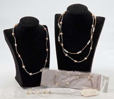 PERLES. Réunion de cinq colliers perles de culture et divers…