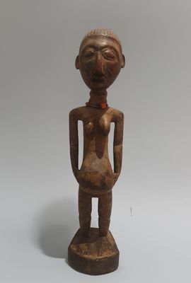 an old wooden statue of a man with a hat on his head