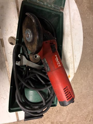 HILTI DCG 125-S – Meuleuse filaire. Démarre. Visite-le Lundi 24 n...