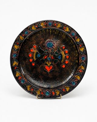 une image représentant une assiette décorative ornée d'un motif